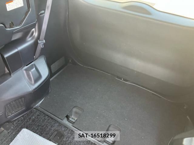 Toyota VOXY 2014-08 7510420-13