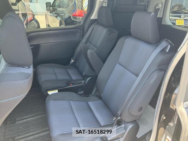 Toyota VOXY 2014-08 7510420-14