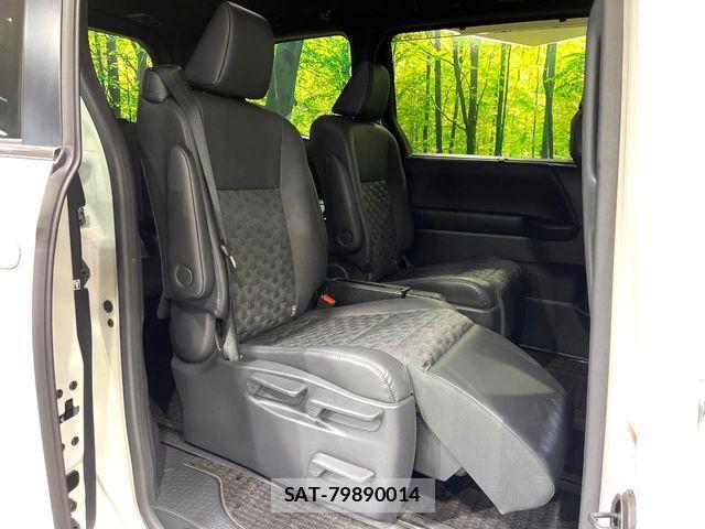 Toyota VOXY 2024-02 7503565-8