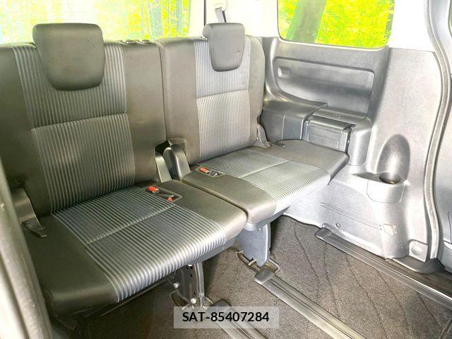 Toyota VOXY 2017-01 7503627-9