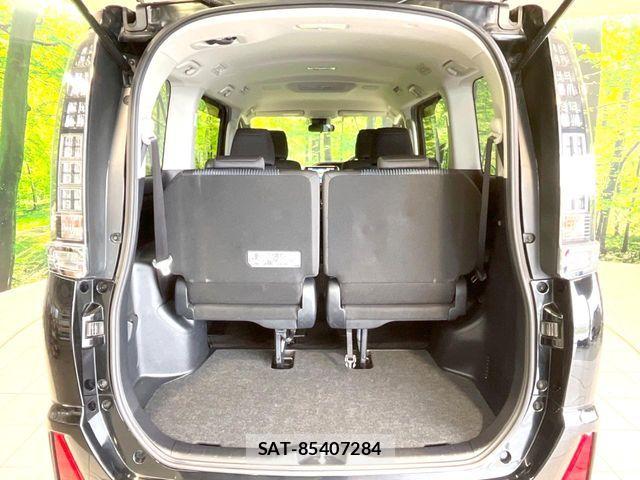 Toyota VOXY 2017-01 7503627-10