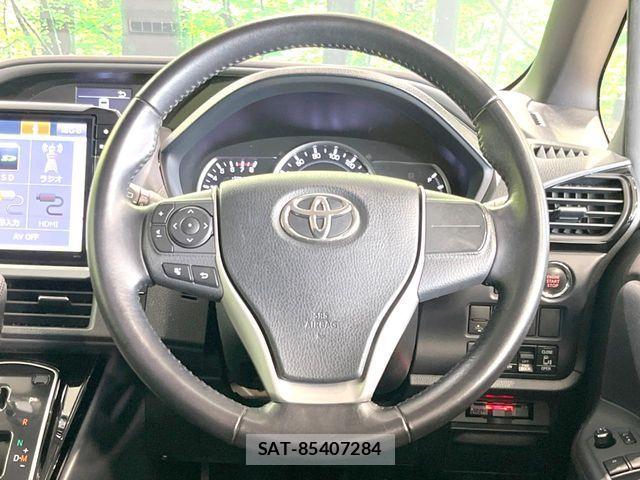 Toyota VOXY 2017-01 7503627-11