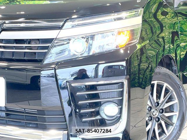 Toyota VOXY 2017-01 7503627-12
