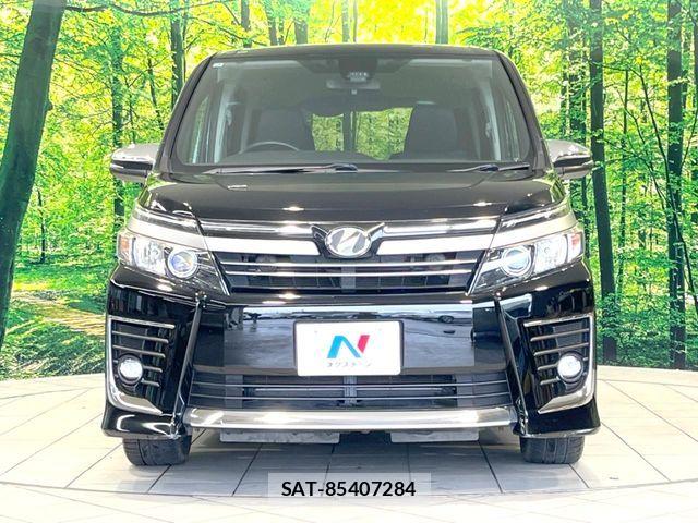 Toyota VOXY 2017-01 7503627-14