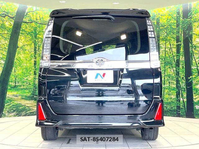 Toyota VOXY 2017-01 7503627-15