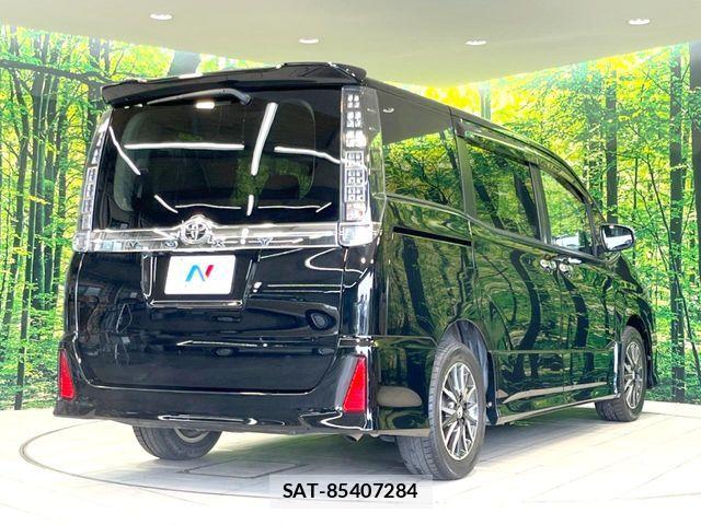 Toyota VOXY 2017-01 7503627-17