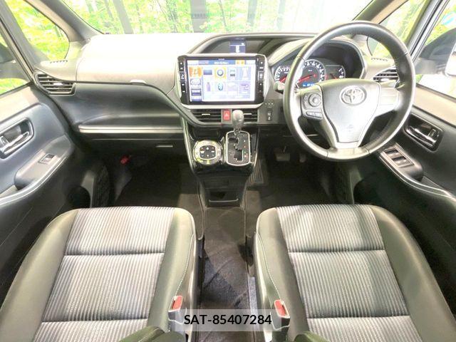 Toyota VOXY 2017-01 7503627-1