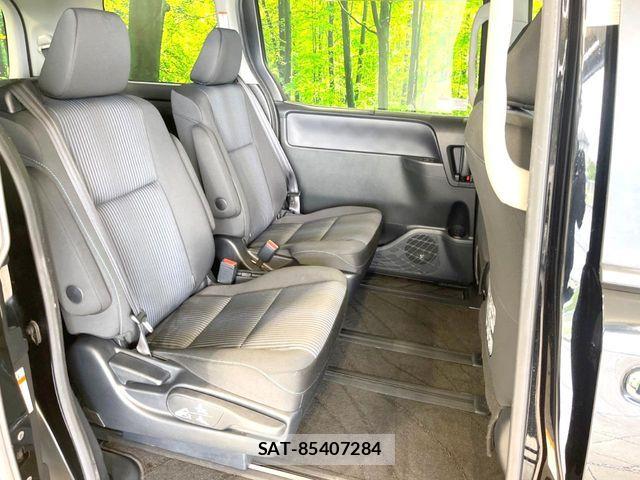 Toyota VOXY 2017-01 7503627-8