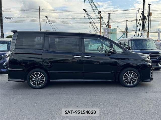 Toyota VOXY 2014-02 7510407-11