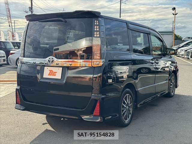 Toyota VOXY 2014-02 7510407-14