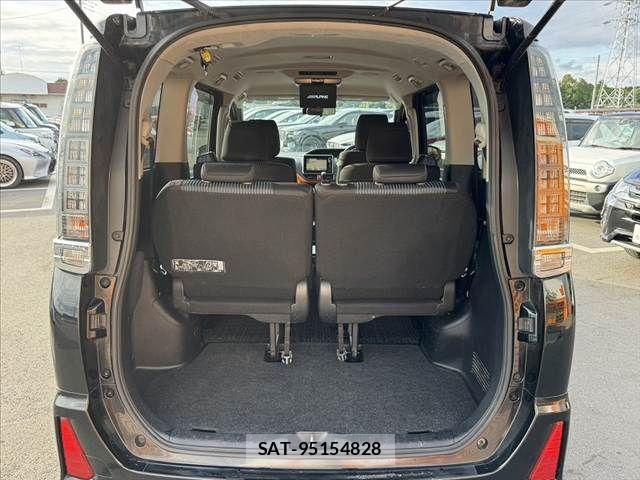 Toyota VOXY 2014-02 7510407-18