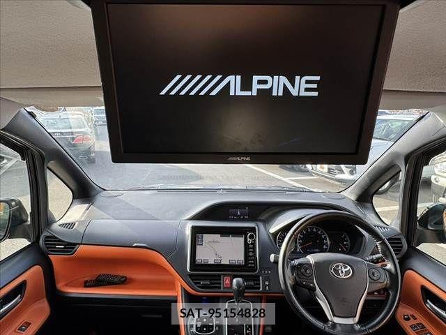 Toyota VOXY 2014-02 7510407-1