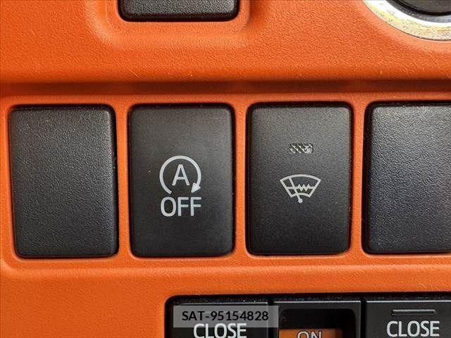 Toyota VOXY 2014-02 7510407-26