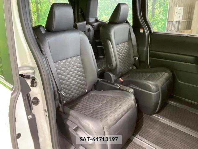 Toyota VOXY 2023-11 7503564-9