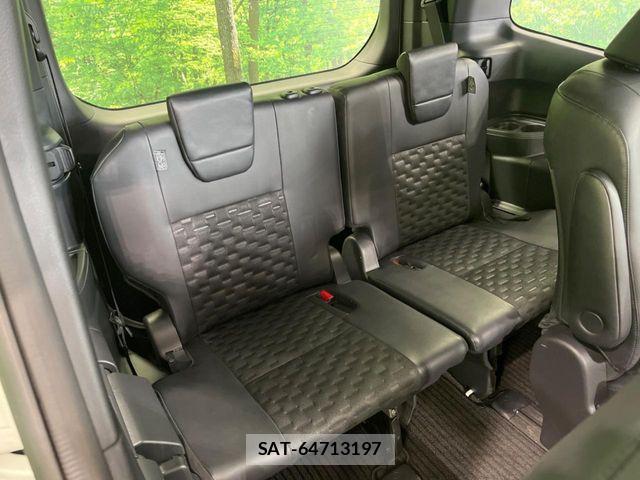 Toyota VOXY 2023-11 7503564-10