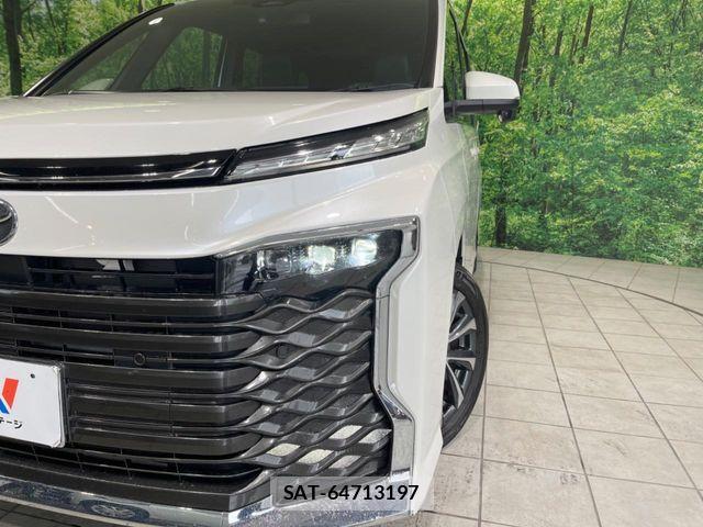 Toyota VOXY 2023-11 7503564-13