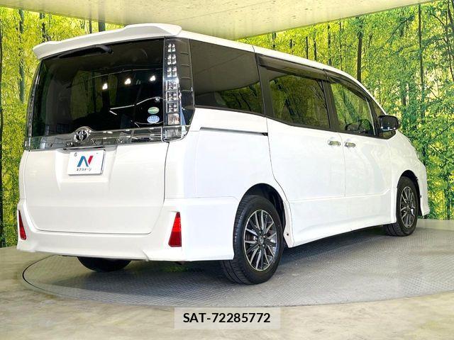 Toyota VOXY 2016-06 7503610-17