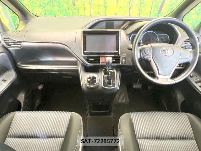 Toyota VOXY 2016-06 7503610-1