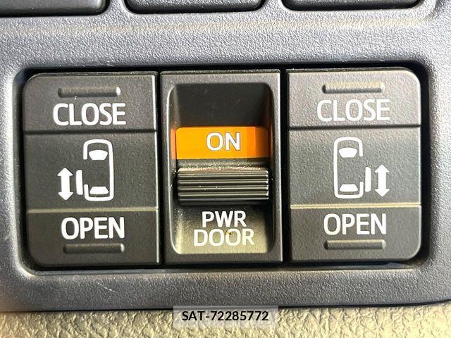 Toyota VOXY 2016-06 7503610-4