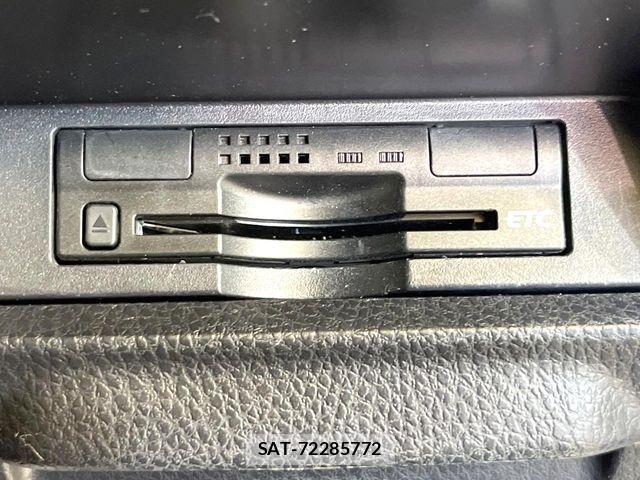 Toyota VOXY 2016-06 7503610-6