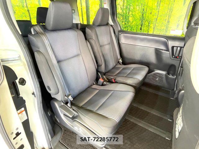 Toyota VOXY 2016-06 7503610-8