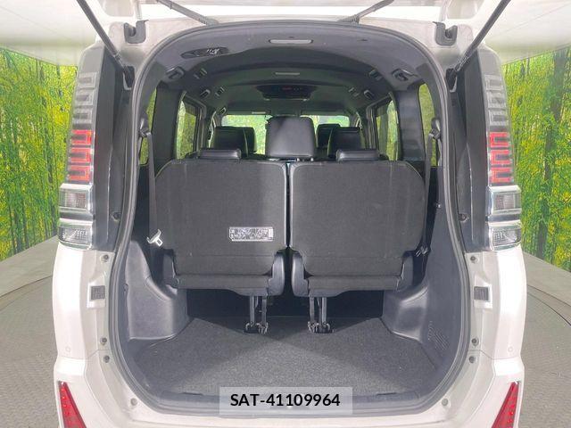 Toyota VOXY 2020-11 7503584-10