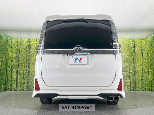Toyota VOXY 2020-11 7503584-15