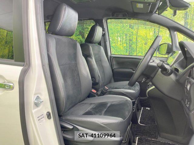 Toyota VOXY 2020-11 7503584-7