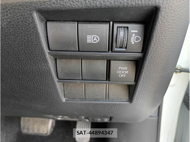 Toyota VOXY 2022-04 7510397-11