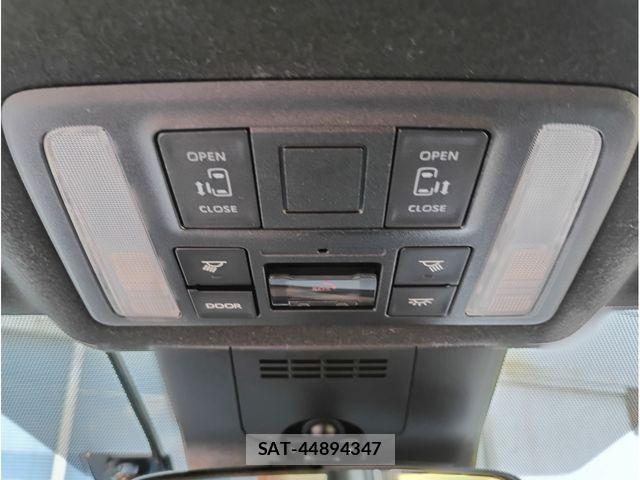 Toyota VOXY 2022-04 7510397-14