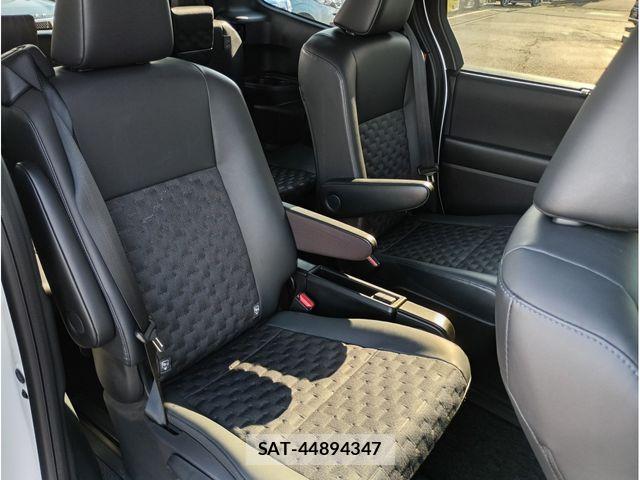 Toyota VOXY 2022-04 7510397-16