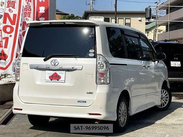 Toyota VOXY 2011-05 7503638-2