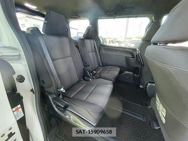 Toyota VOXY 2017-11 7503603-12