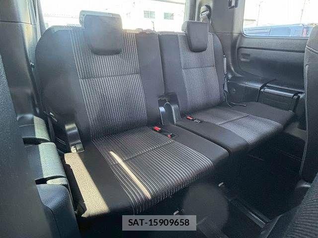 Toyota VOXY 2017-11 7503603-13