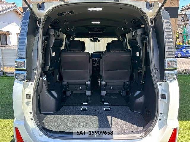 Toyota VOXY 2017-11 7503603-14