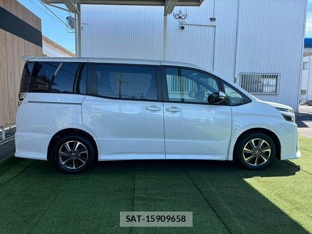 Toyota VOXY 2017-11 7503603-15