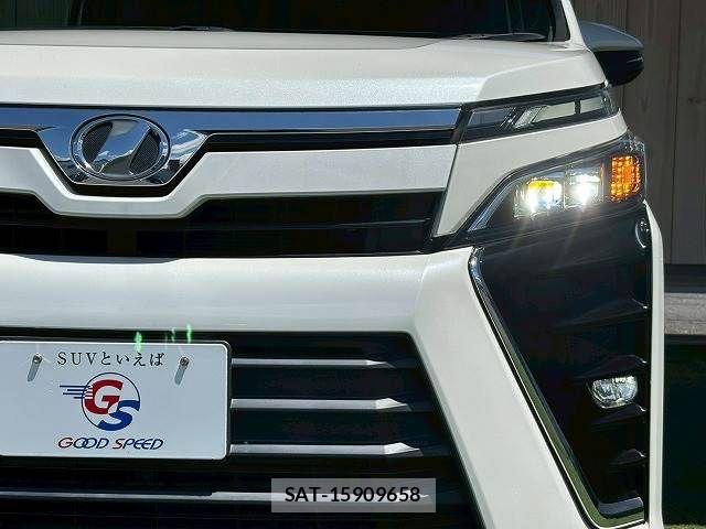 Toyota VOXY 2017-11 7503603-18