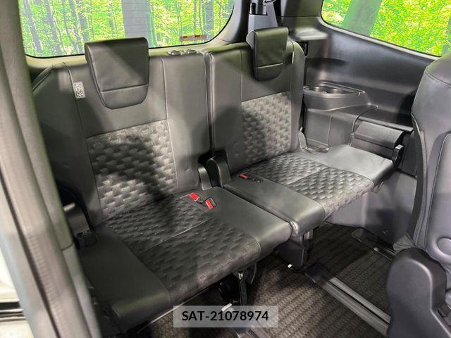 Toyota VOXY 2023-09 7503580-9
