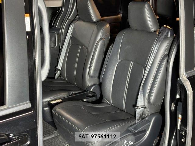 Toyota VOXY 2017-11 7503611-9