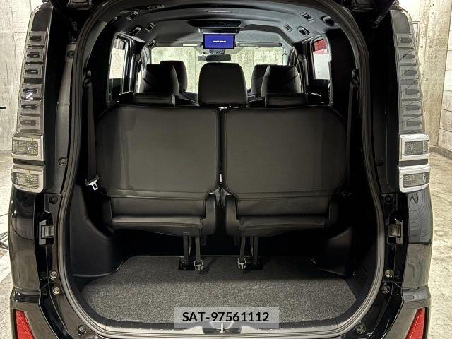 Toyota VOXY 2017-11 7503611-12