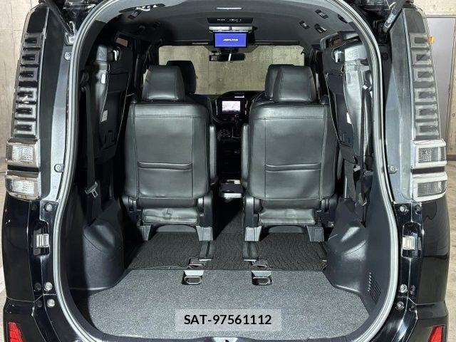 Toyota VOXY 2017-11 7503611-13
