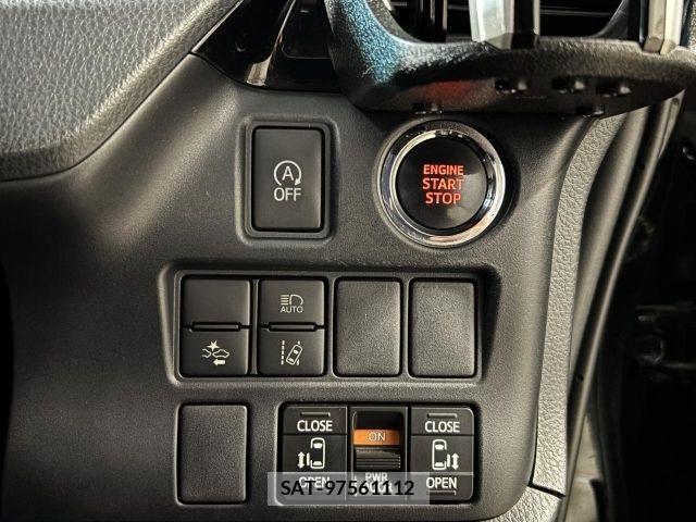 Toyota VOXY 2017-11 7503611-14