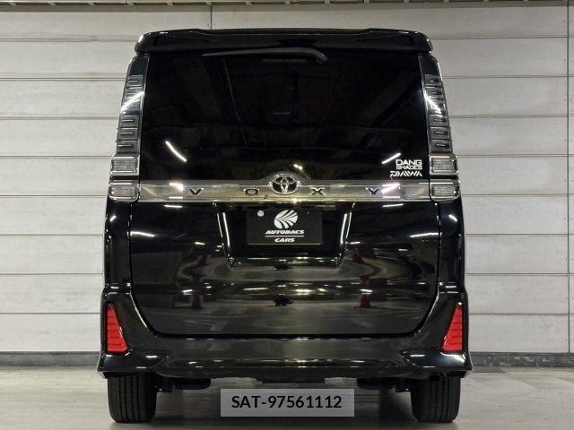 Toyota VOXY 2017-11 7503611-22