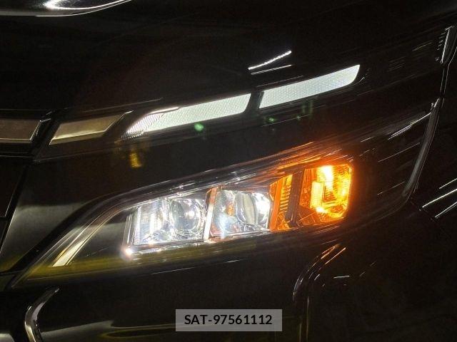 Toyota VOXY 2017-11 7503611-24