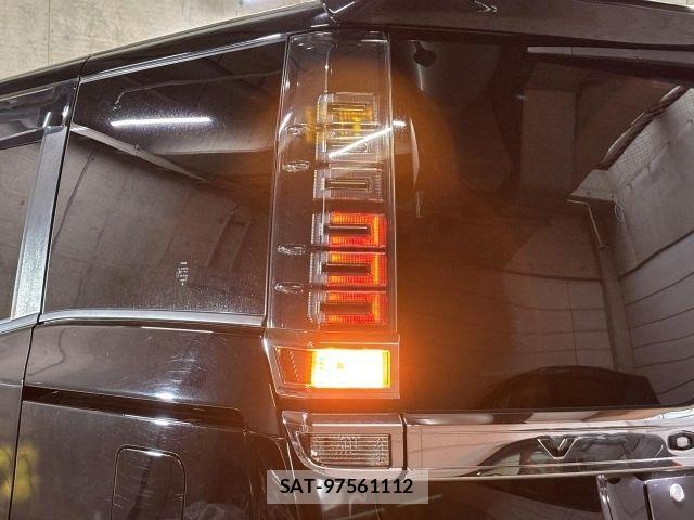 Toyota VOXY 2017-11 7503611-25