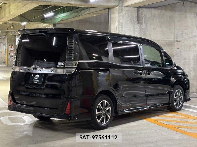Toyota VOXY 2017-11 7503611-2