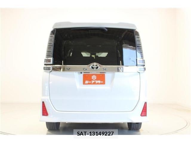 Toyota VOXY 2018-09 7510402-10