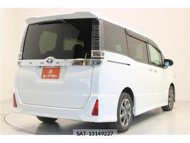 Toyota VOXY 2018-09 7510402-11