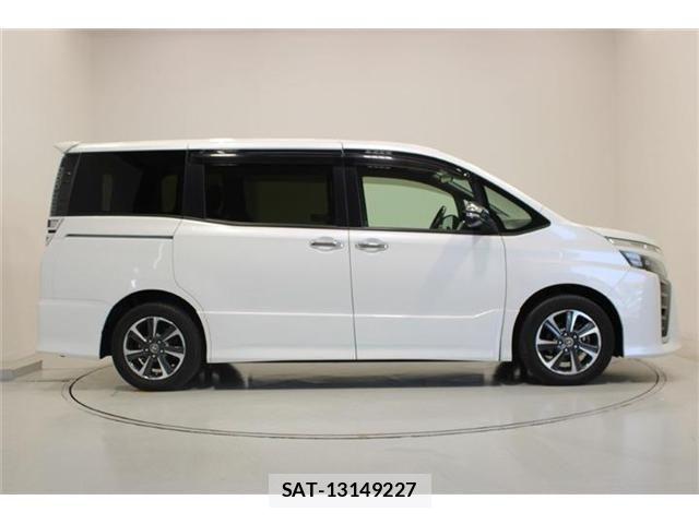 Toyota VOXY 2018-09 7510402-12