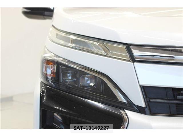 Toyota VOXY 2018-09 7510402-16